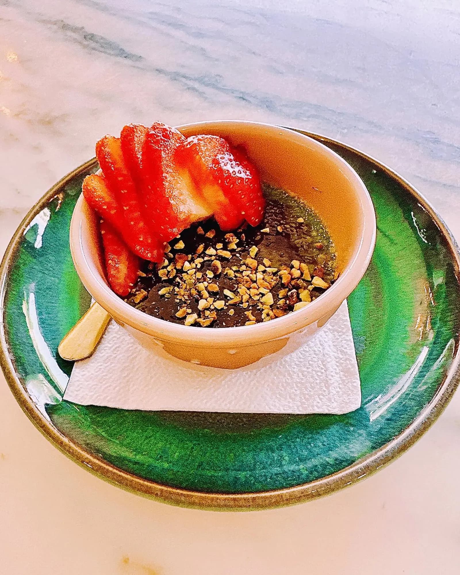 Creme Brûlée de Pistáchio e Morangos